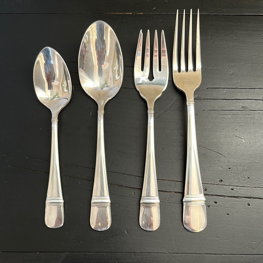 Oneida USA Silver Plated Astragal 4 Piece Place Setting Flatware Dining Set